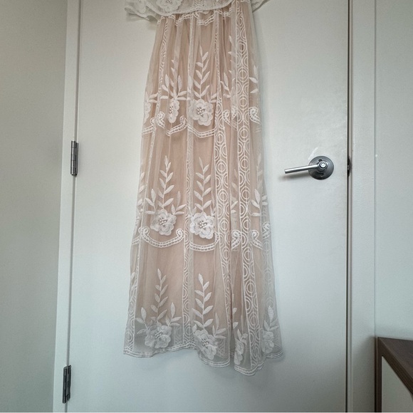 XS NWT Baltic Born Maxi Dress Off White Cream Lace Maxi Guinevere Off Shoulder - Picture 9 of 16